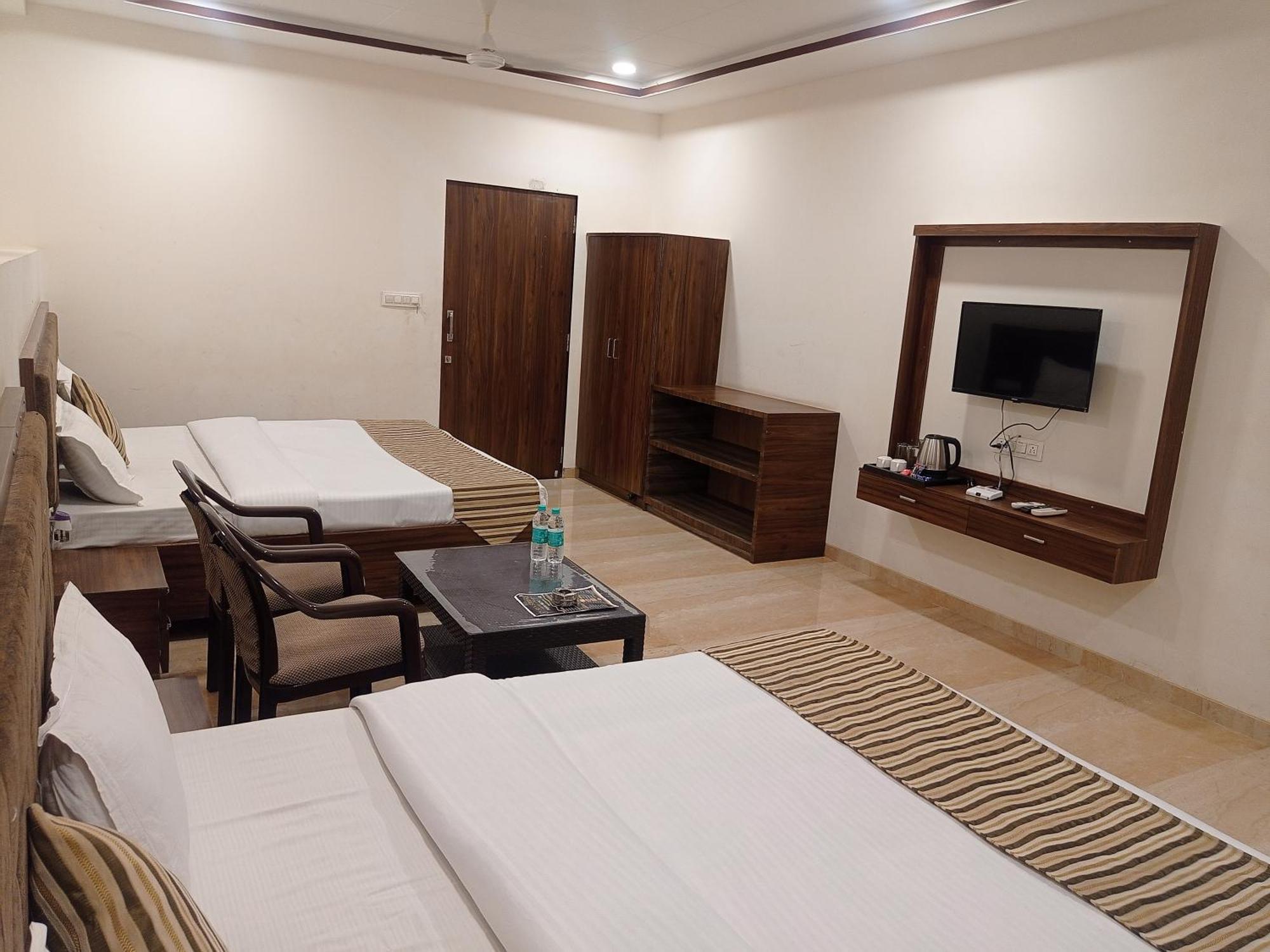 Sun Stone Hotel&Club - Jawai Sheoganj Bagian luar foto
