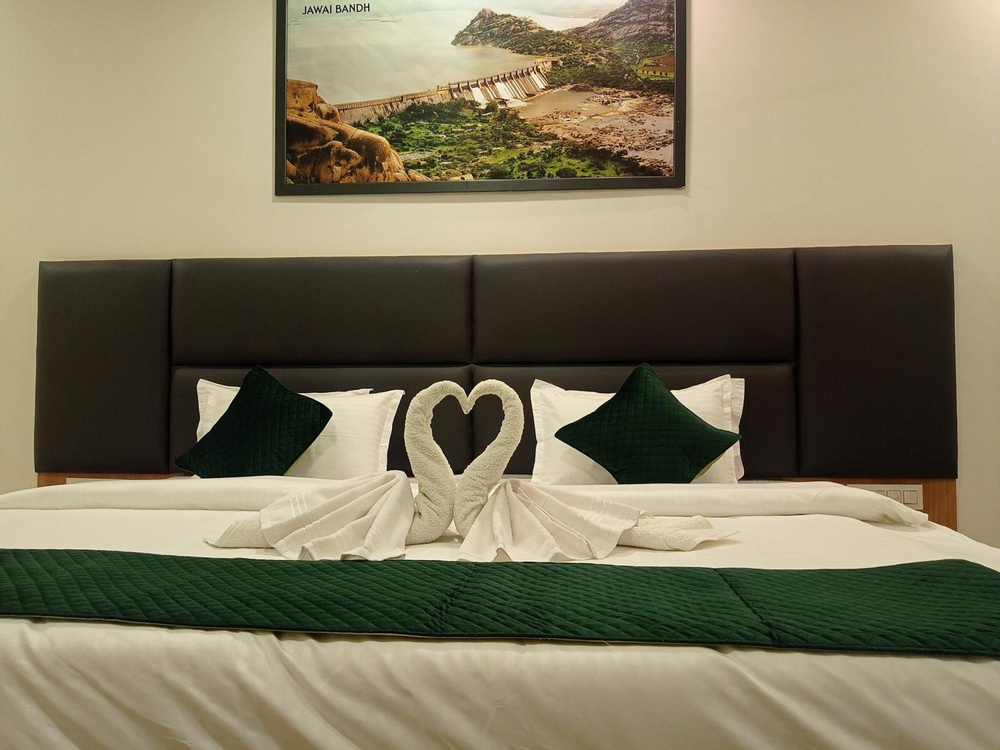 Sun Stone Hotel&Club - Jawai Sheoganj Bagian luar foto
