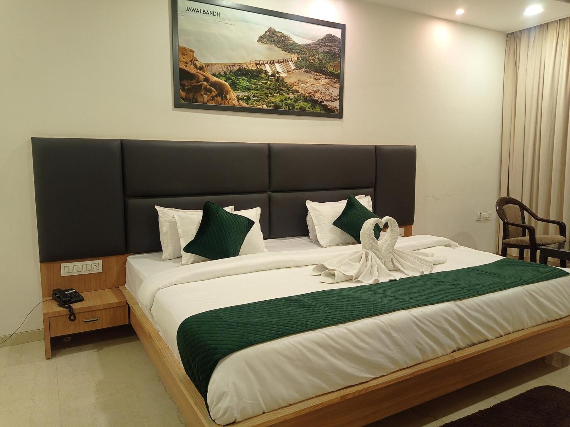 Sun Stone Hotel&Club - Jawai Sheoganj Bagian luar foto