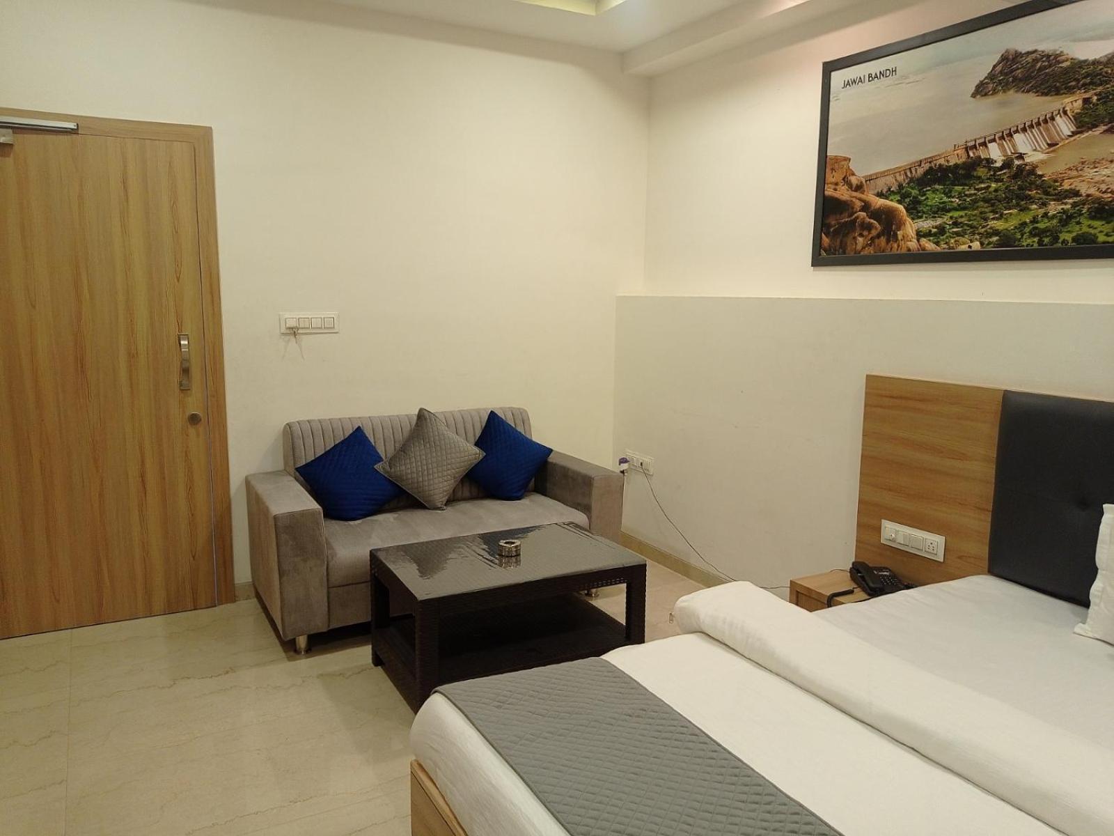 Sun Stone Hotel&Club - Jawai Sheoganj Bagian luar foto