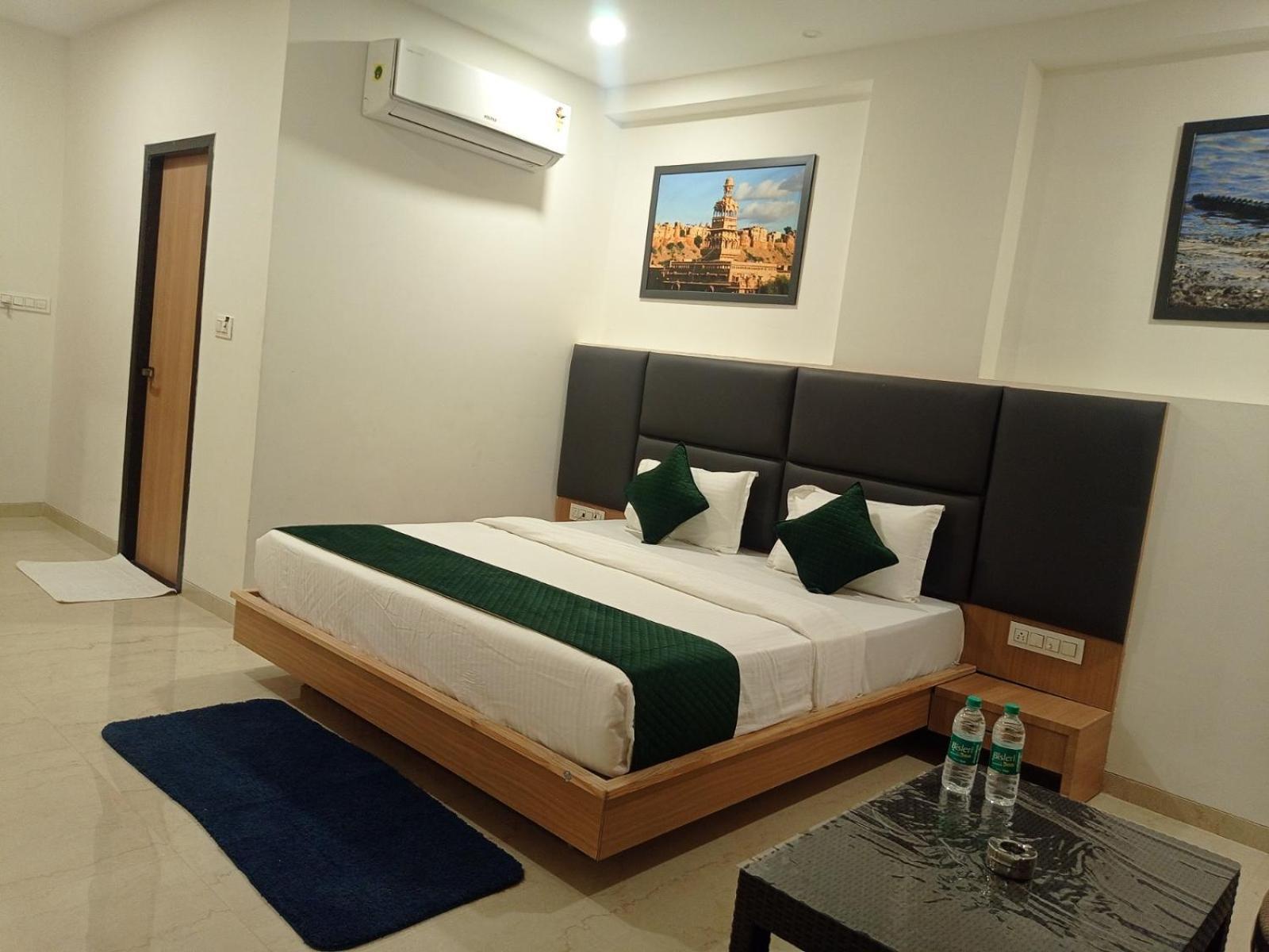 Sun Stone Hotel&Club - Jawai Sheoganj Bagian luar foto
